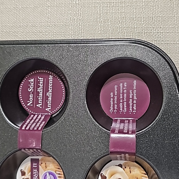 Wilton Mini Muffin Pan NWT - Picture 5 of 7